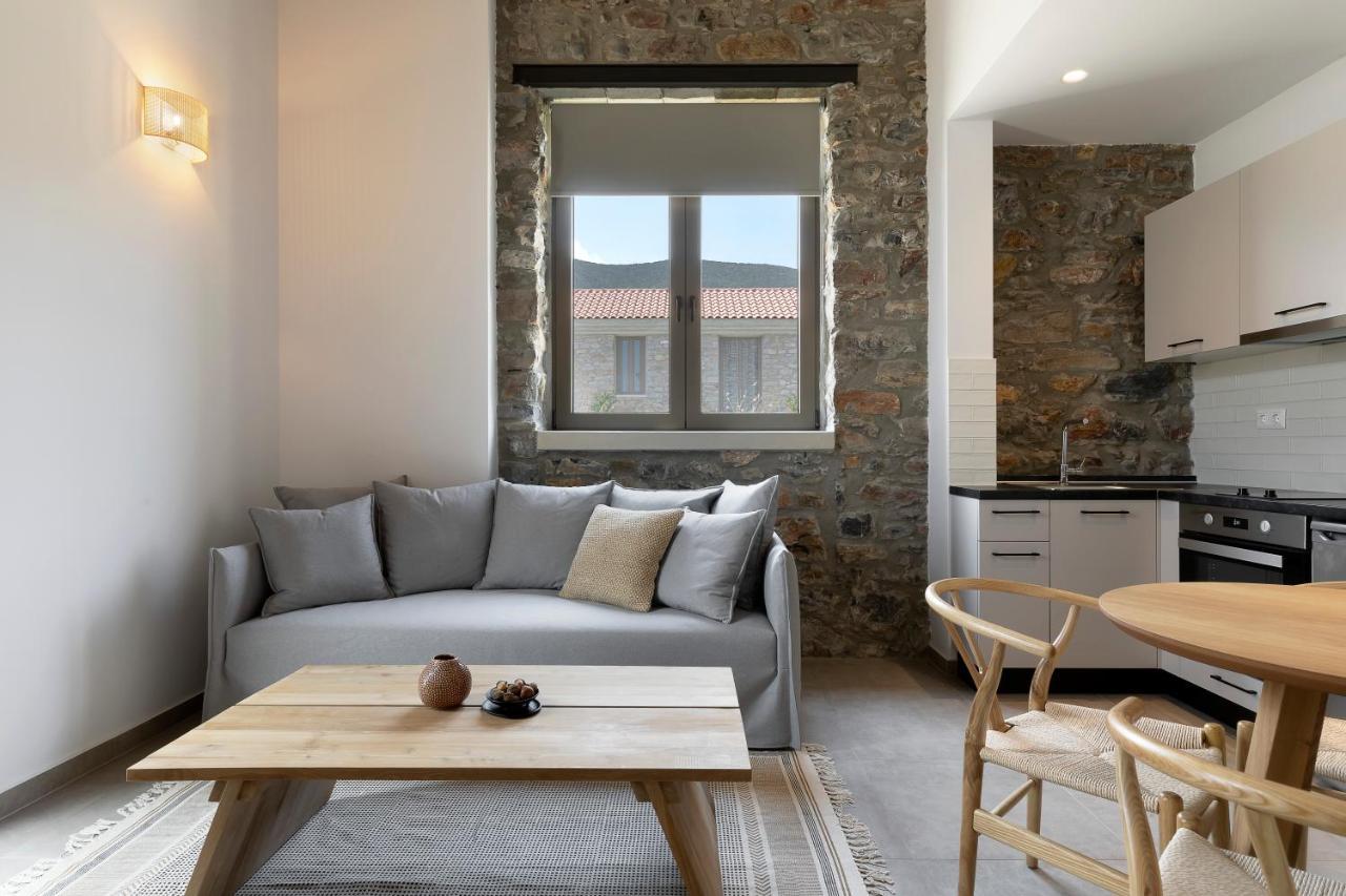 Lichnos Luxury Suites Sourpi Екстериор снимка
