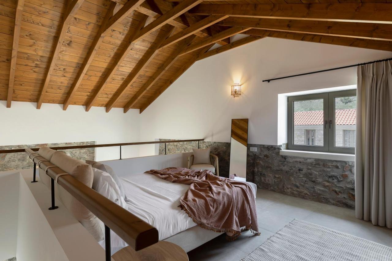 Lichnos Luxury Suites Sourpi Екстериор снимка