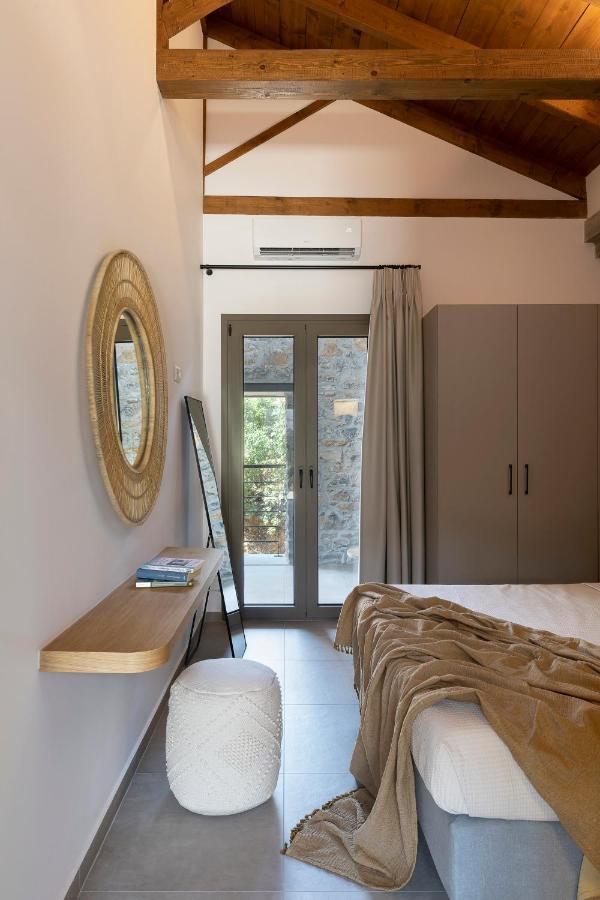 Lichnos Luxury Suites Sourpi Екстериор снимка