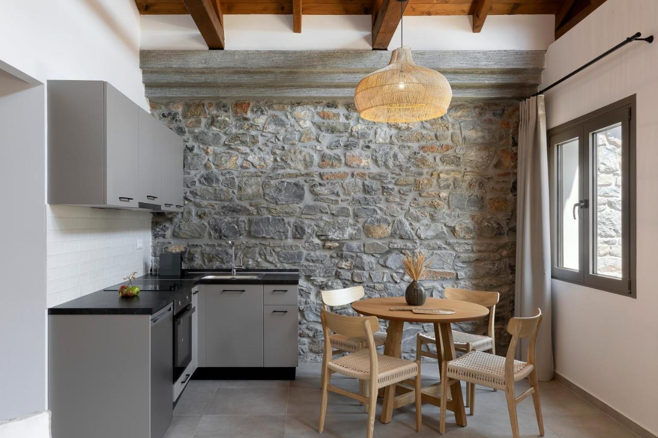 Lichnos Luxury Suites Sourpi Екстериор снимка