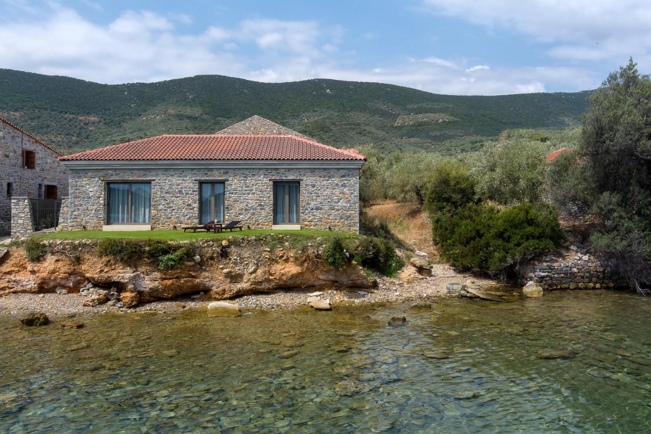 Lichnos Luxury Suites Sourpi Екстериор снимка