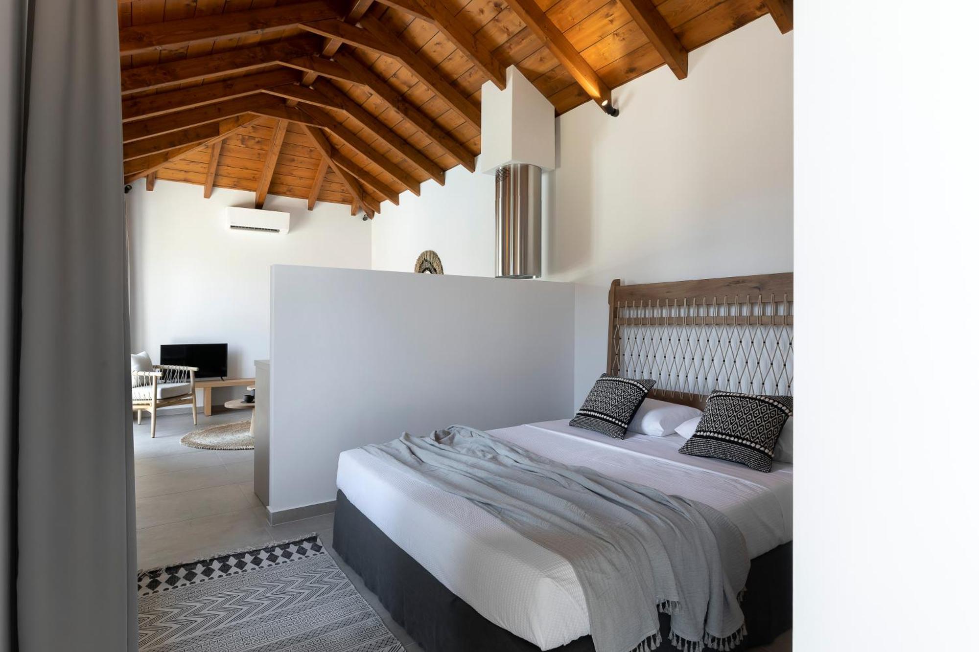 Lichnos Luxury Suites Sourpi Екстериор снимка