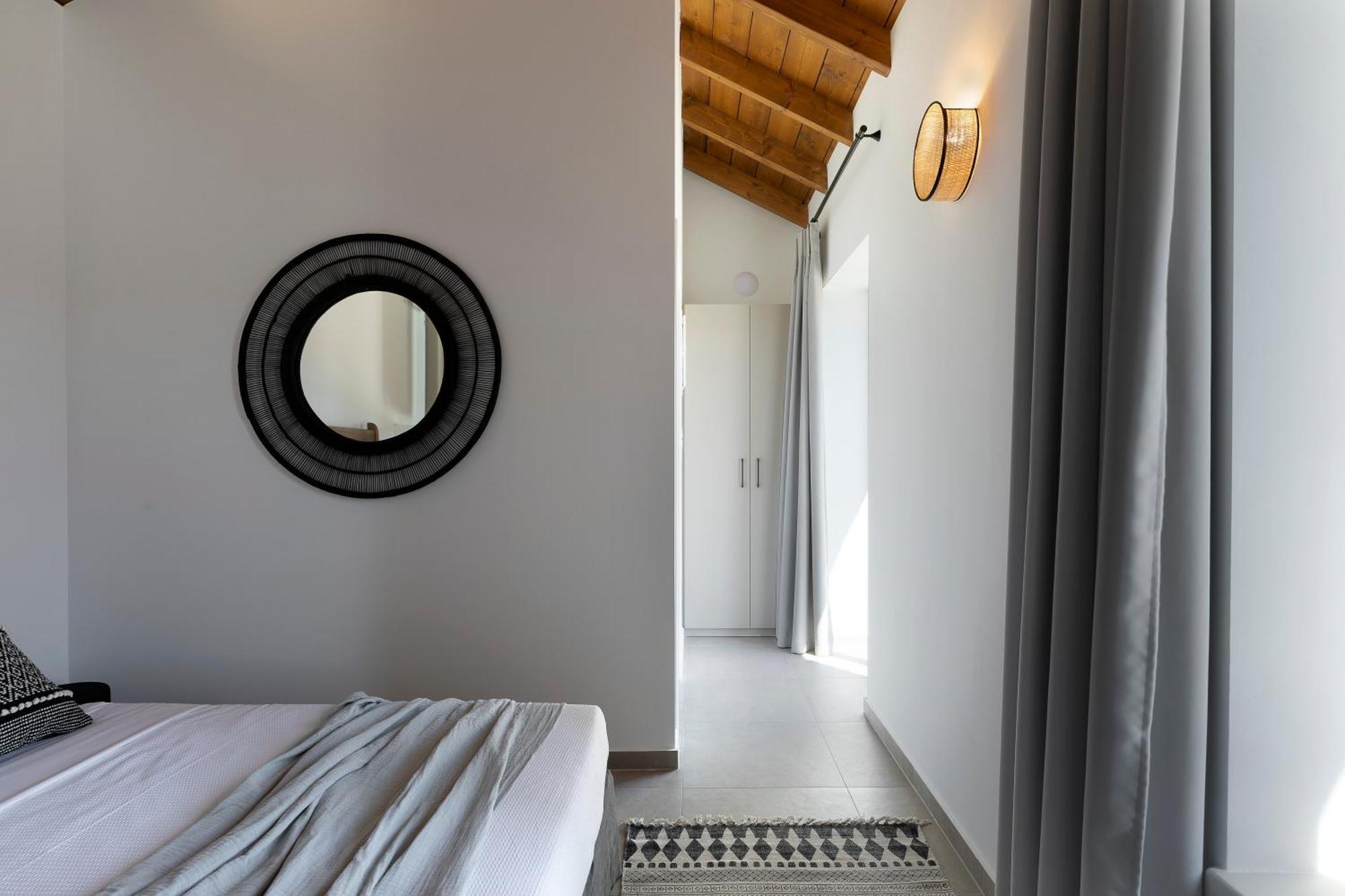Lichnos Luxury Suites Sourpi Екстериор снимка