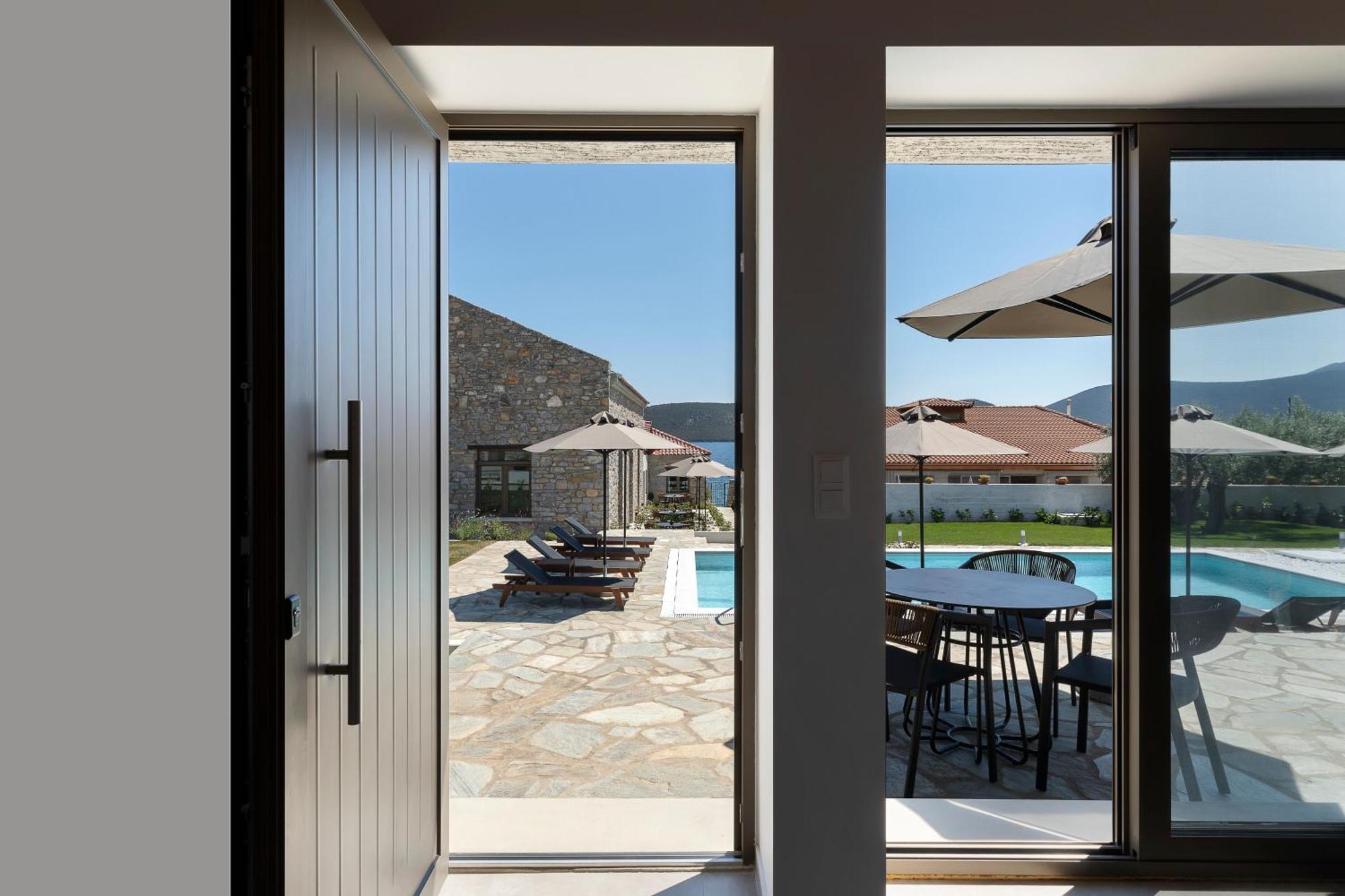 Lichnos Luxury Suites Sourpi Екстериор снимка