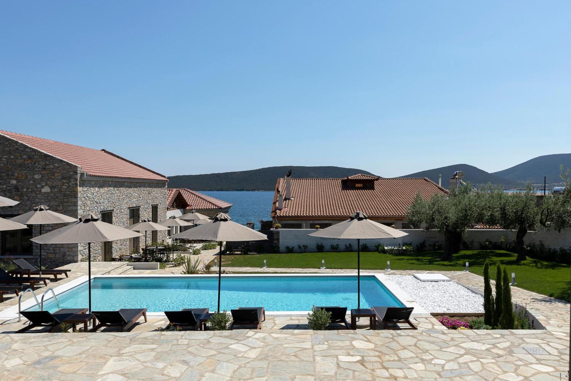Lichnos Luxury Suites Sourpi Екстериор снимка